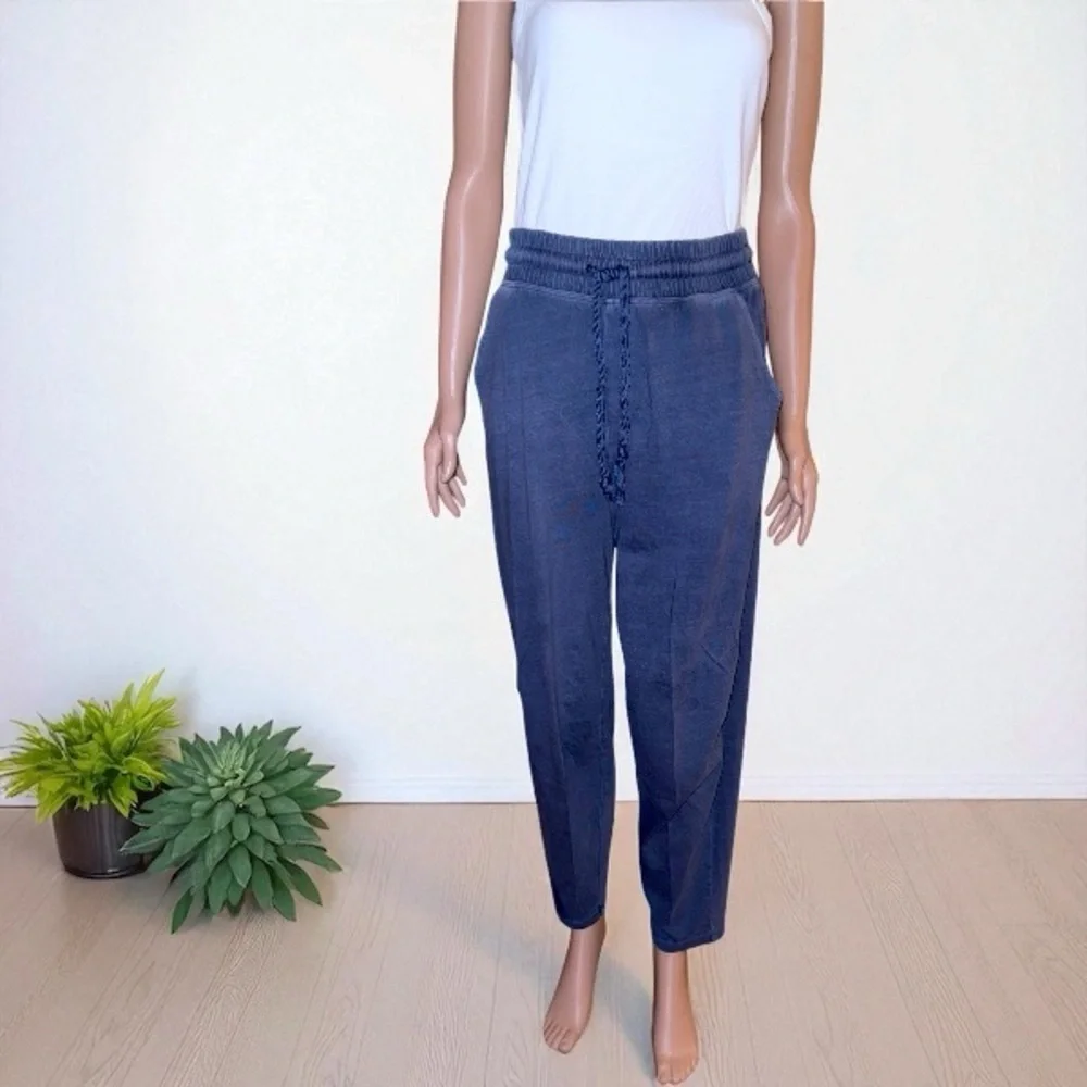 Universal Threads Women's Tapered Ankle Pull-On Joggers - Picture 5 of 16